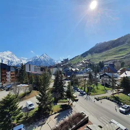 Family In Northern Alps * Les Deux Alpes
